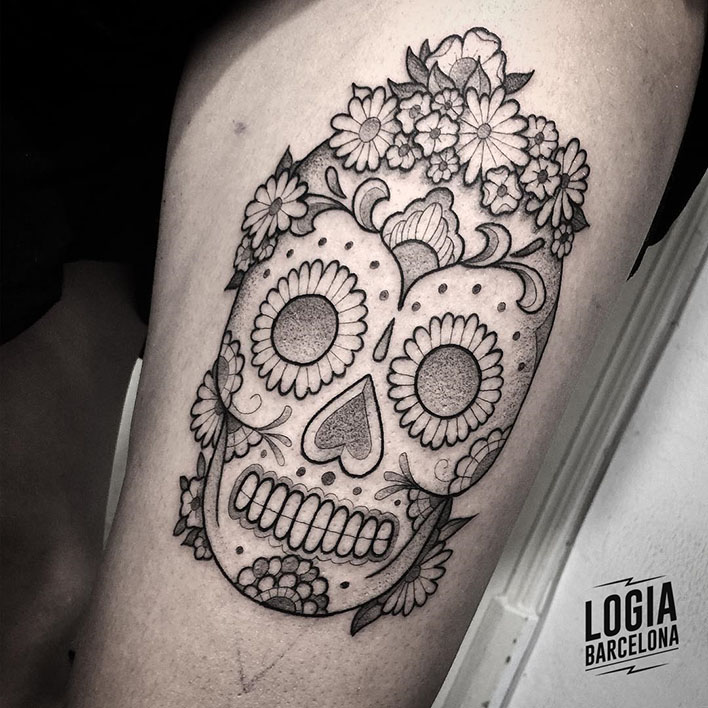 tatuaje_brazo_calavera_muerte_blackwork_Dalmau_Tattoo_Logia_Barcelona